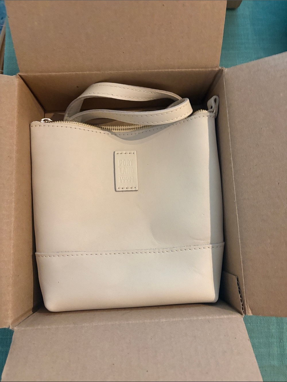 Portland Leather bone festival Crossbody Bag - Picture 2 of 3